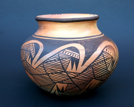 Nampeyo' rare Hopi-Tewa pottery