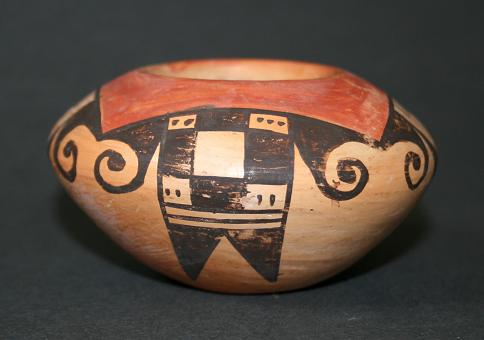 Nampeyo' rare Hopi-Tewa pottery